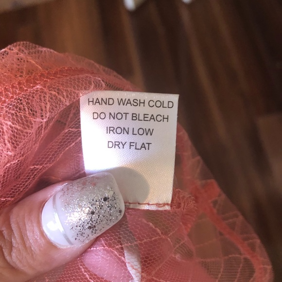 EUC; Top; Sheer; High Neckline; Diamond Pattern; Keyhole Back w/Button Closure - Picture 10 of 12